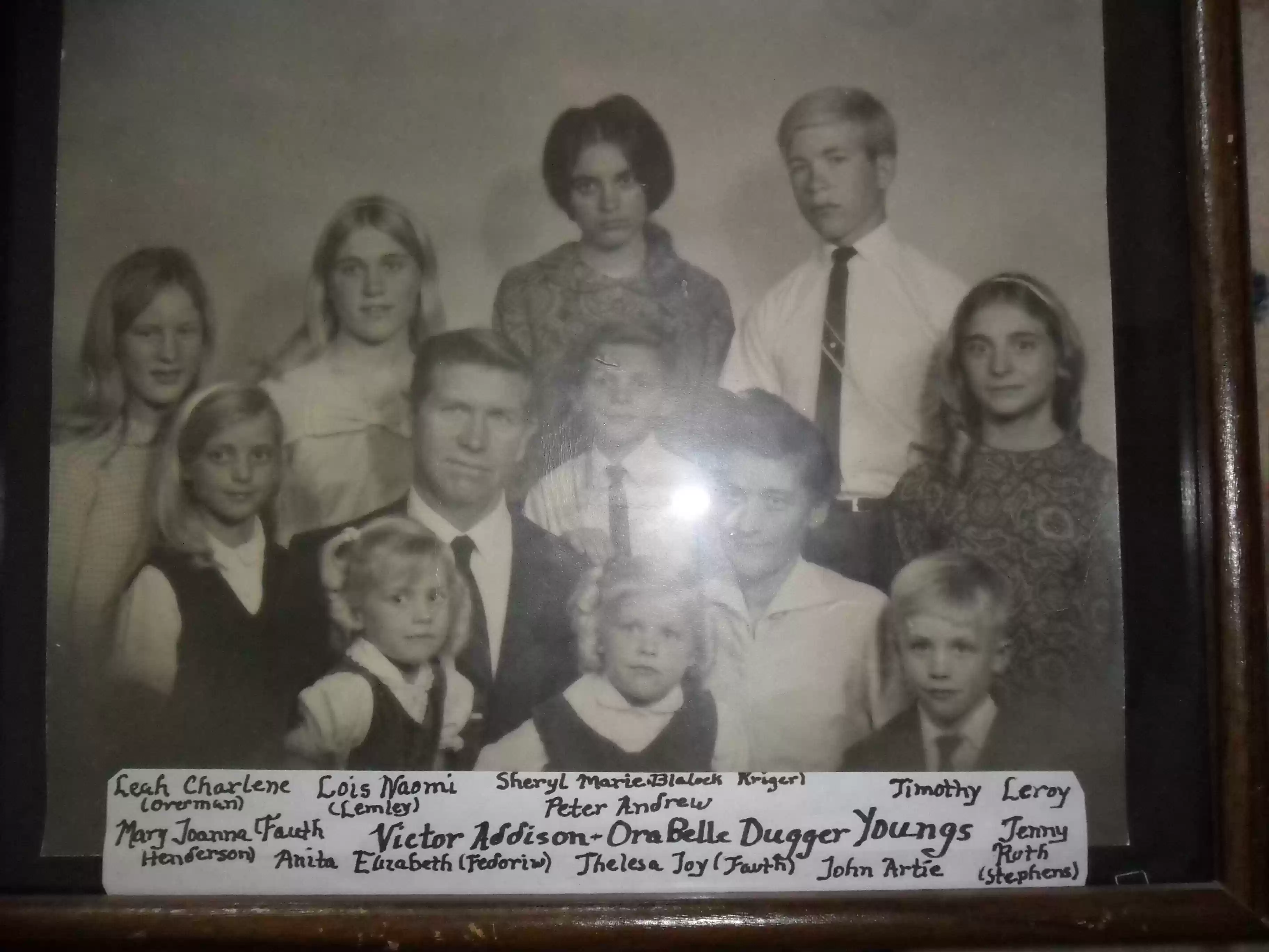 SAM_0501-Lois' parents (Victor Addison and Orabelle Dugger Youngs) and siblings. Front row-Anita, Thelesa (Lesa), John. Middle row - Joanna, Victor